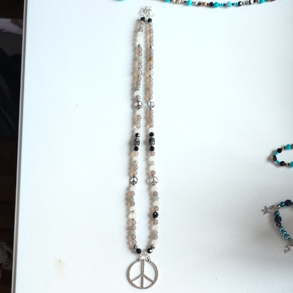 Handmade Jewelry - Peace Sign Beaded Necklace - Agate And Labdorite